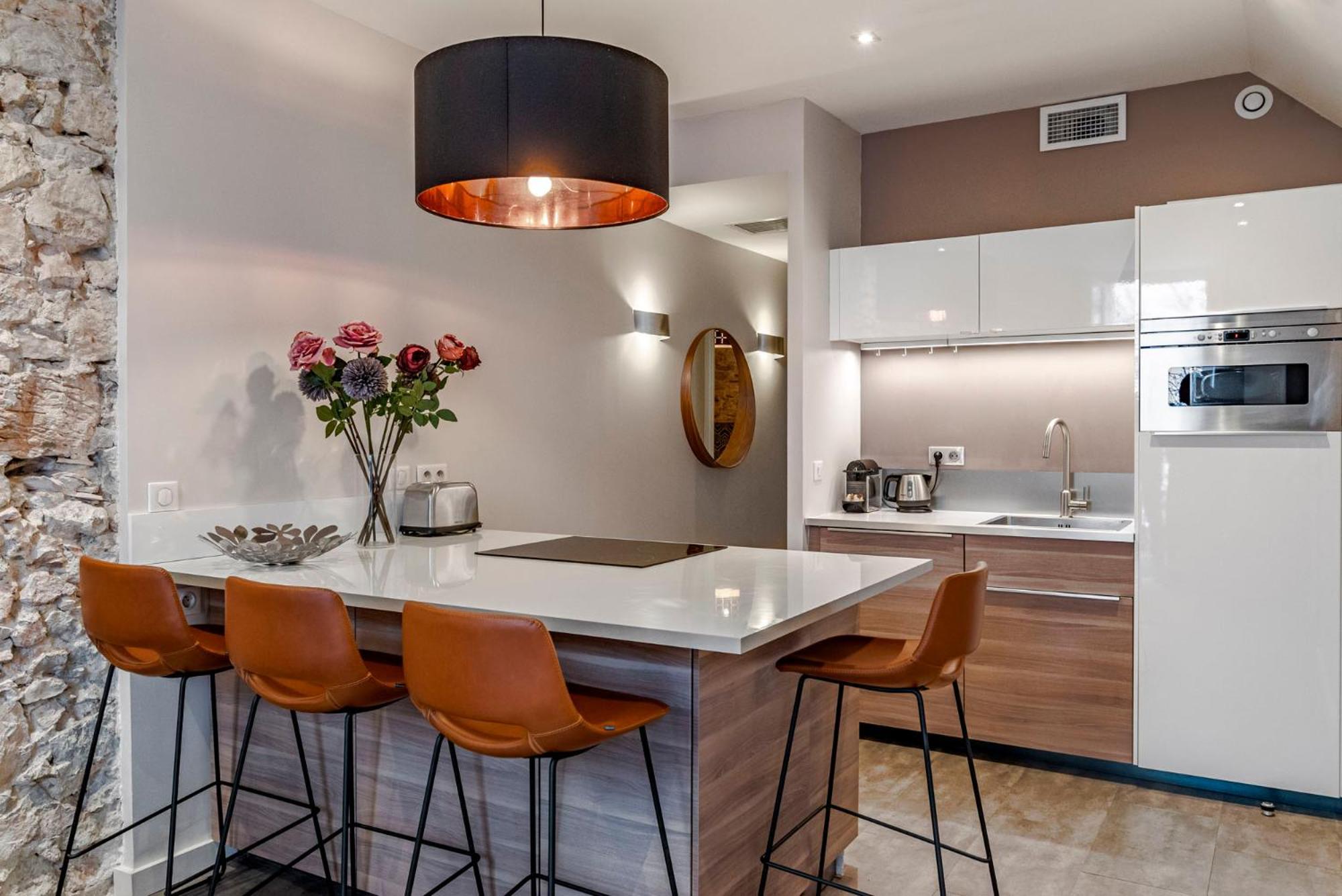 Luxury Family 2Br - Prime Location, Walk To Beach & Shopping, Sunny Balcony - Totolulu Cannes Hoche Eksteriør billede