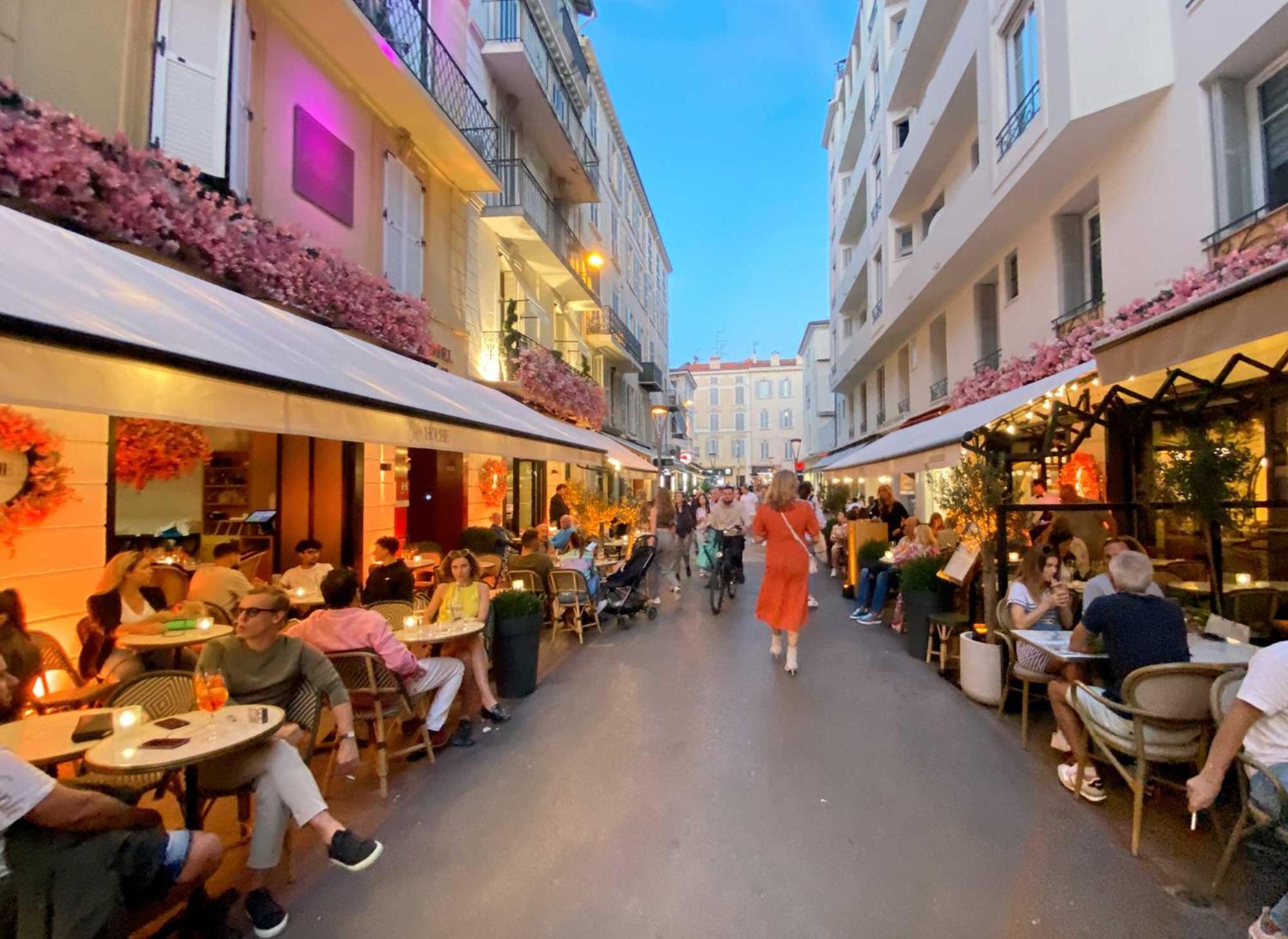 Luxury Family 2Br - Prime Location, Walk To Beach & Shopping, Sunny Balcony - Totolulu Cannes Hoche Eksteriør billede