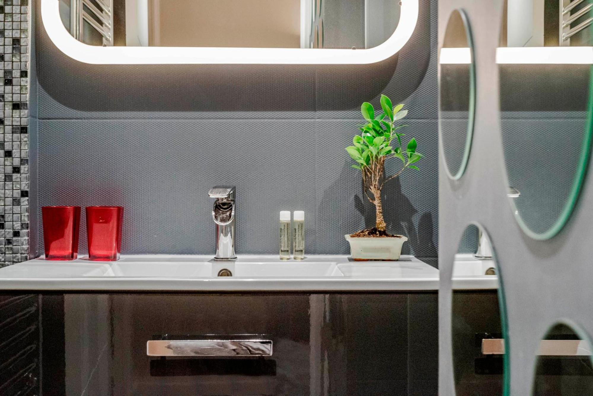 Luxury Family 2Br - Prime Location, Walk To Beach & Shopping, Sunny Balcony - Totolulu Cannes Hoche Eksteriør billede